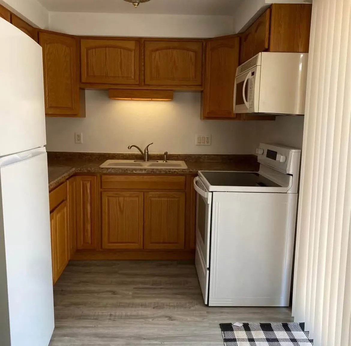 2 bed, 744 sqft, $1,100 — Photo 1