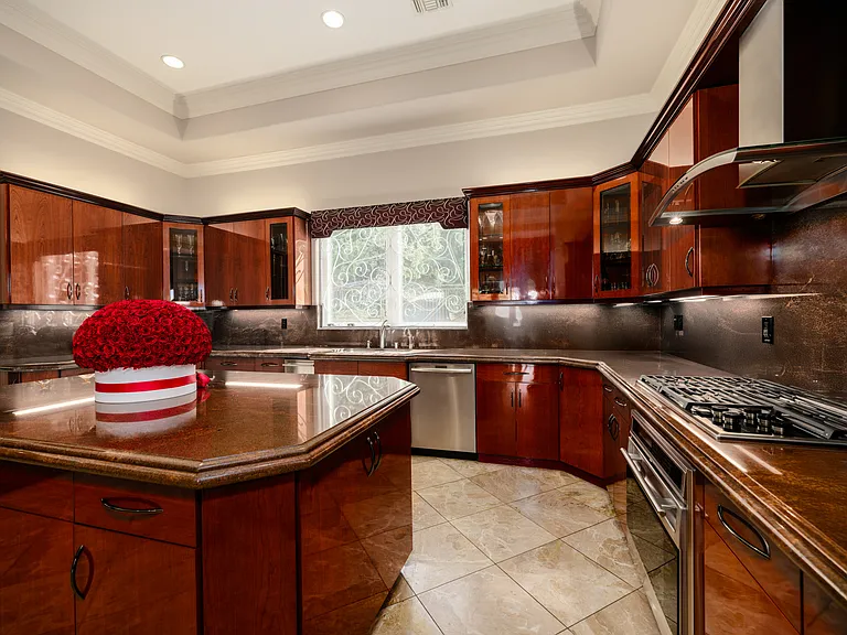 18047 Karen Dr — Photo 9