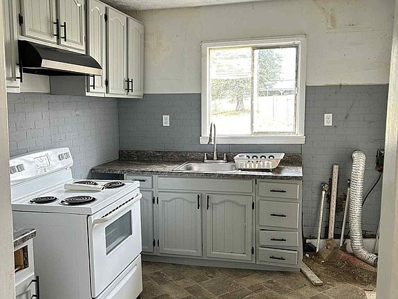 4th image of 137 Scott Ln