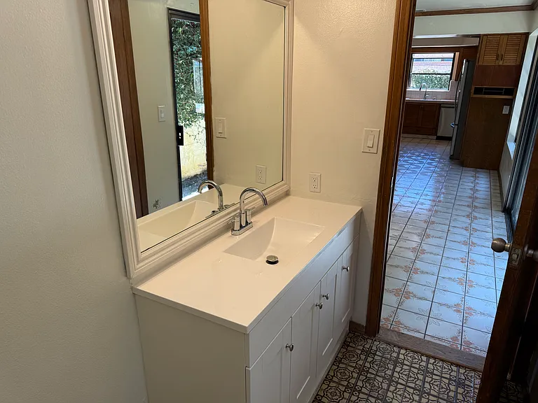 1307 Mackay Ln — Photo 47