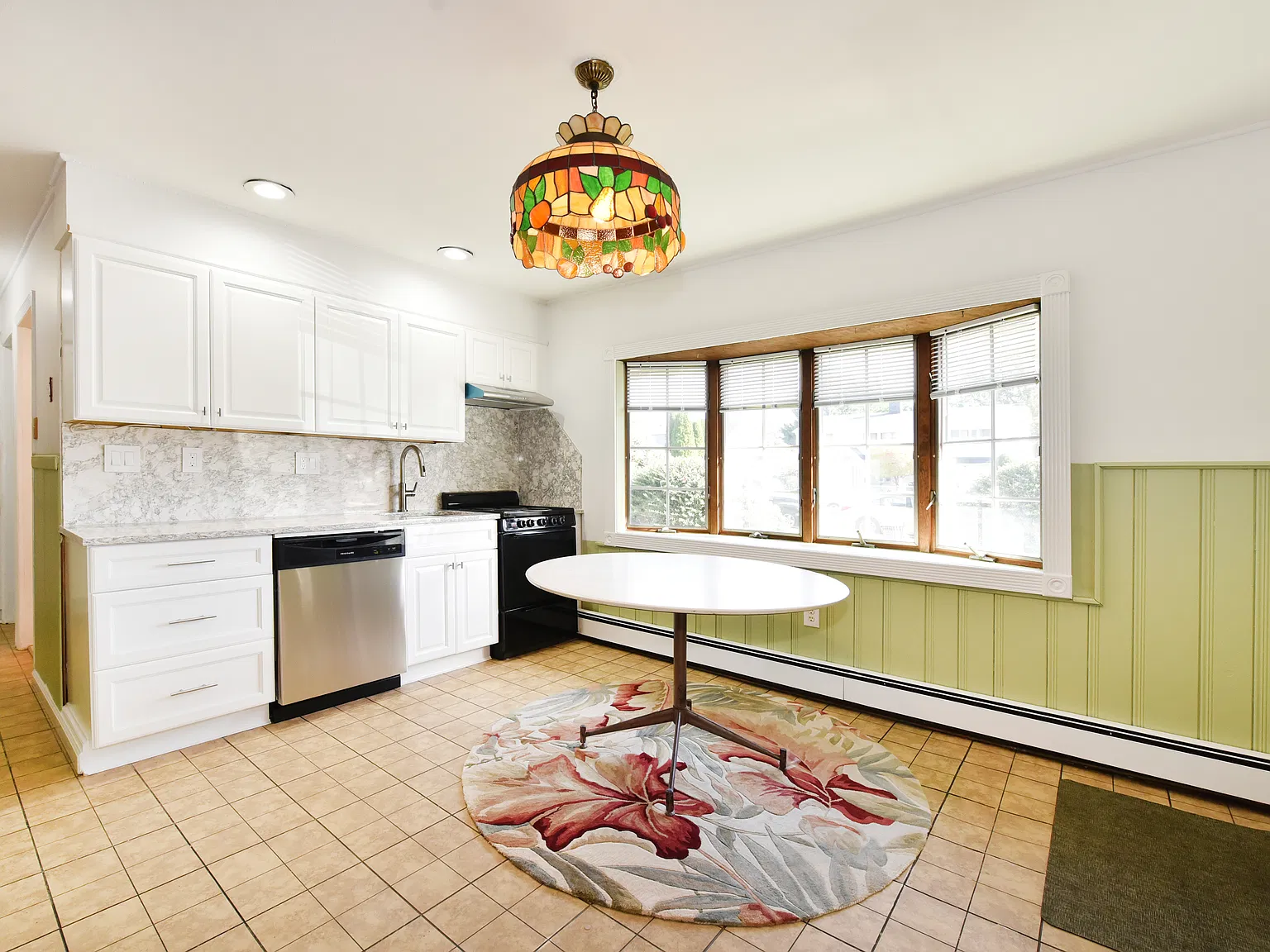 Grape Ln, Hicksville — Photo 1