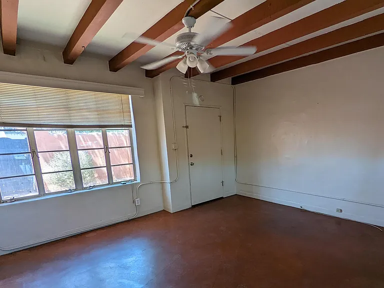 1040 N Campbell Ave — Photo 4