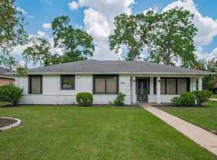 9641 Westview Dr, Houston, TX 77055