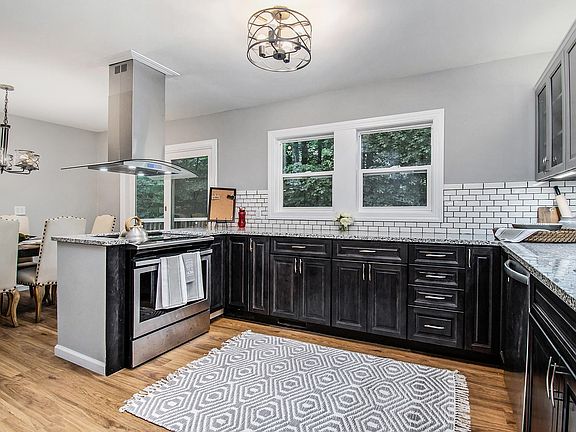 5th image of 34096 32nd St