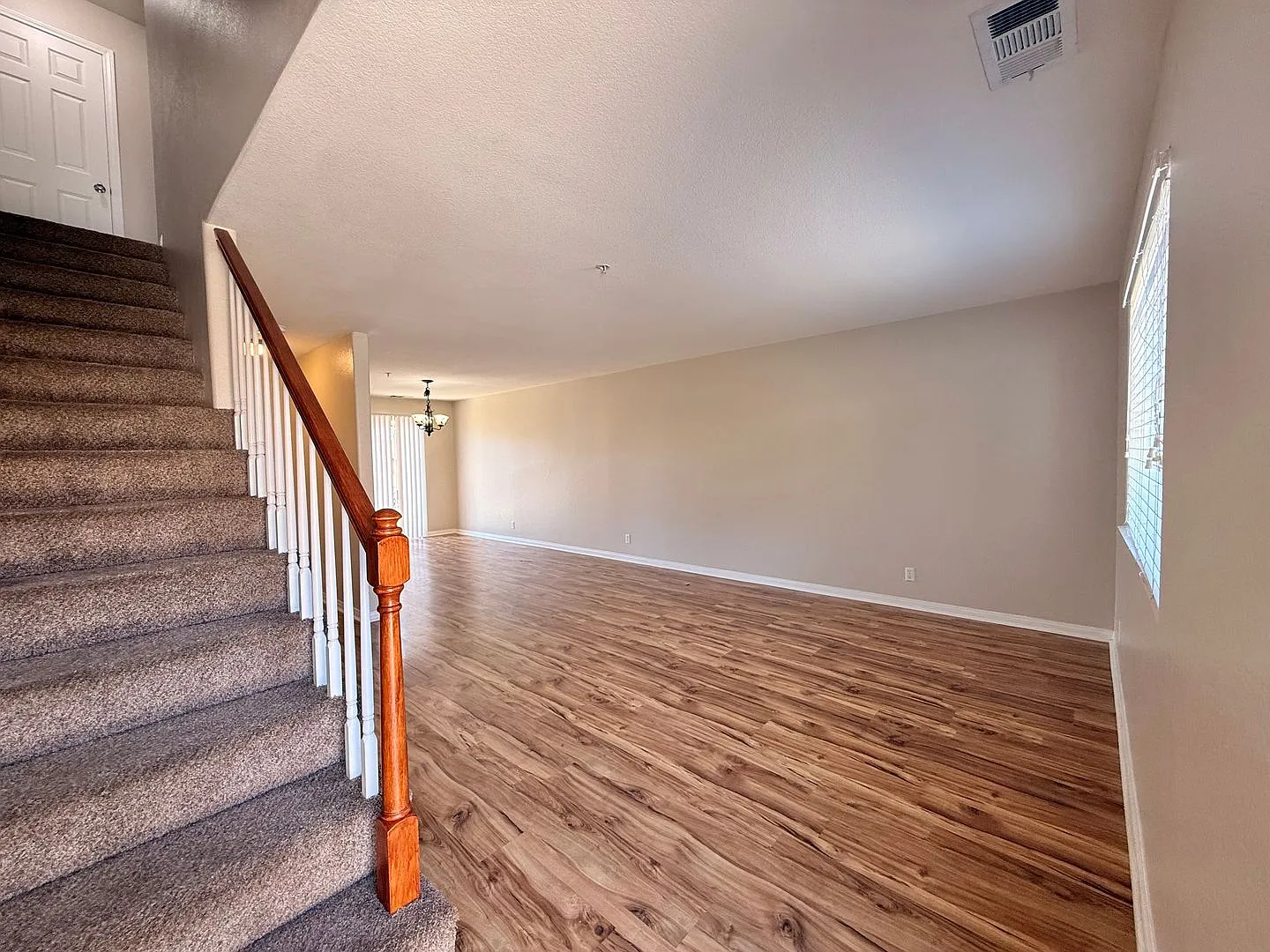 Vista home with a 2 car garage and additional parking — Photo 2