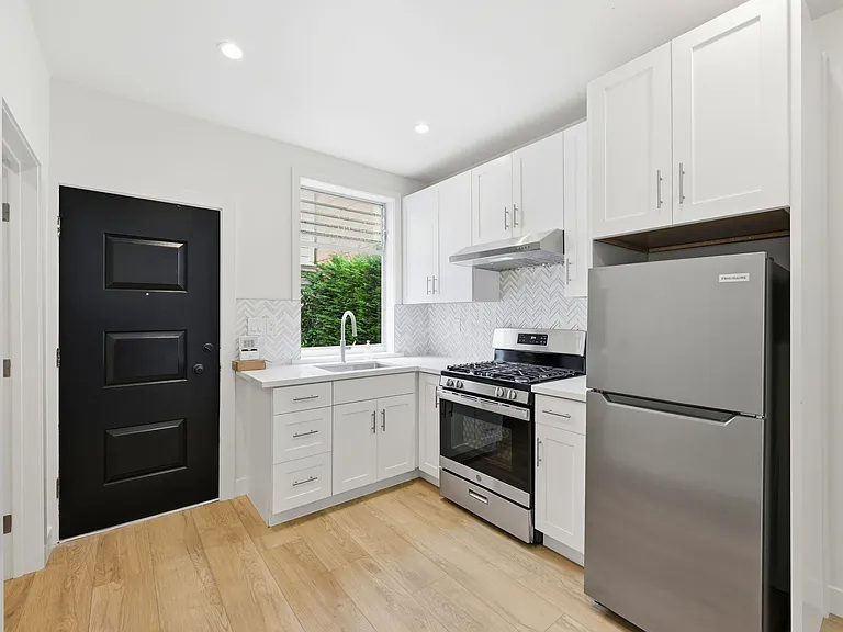 Fully updated and modern sparkling kitchen