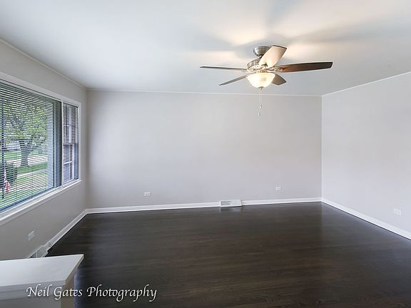 4th image of 18418 Glen Oak Ave