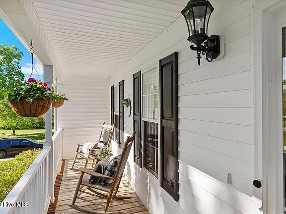 3rd image of 121 Plantation Court