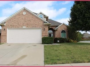 8897 Sunset Trace Dr, Fort Worth, TX 76244