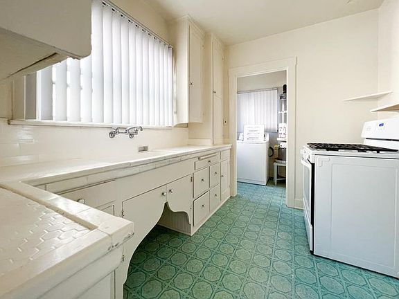 4th image of 4029 Park Blvd #40