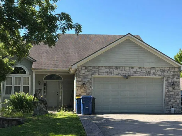 10 A St, Lees Summit, MO 64086