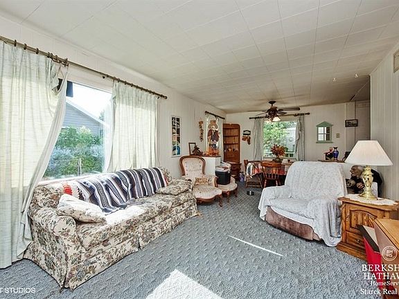 02_931S39thSt_1_LivingRoom_LowRes