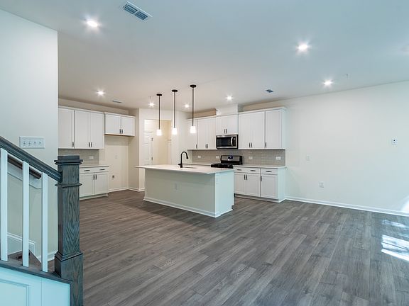 3rd image of 1204 Grenshaw Dr
