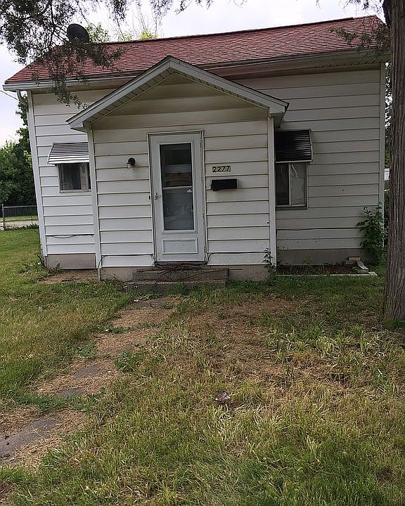 1st image of 2277 Bay St