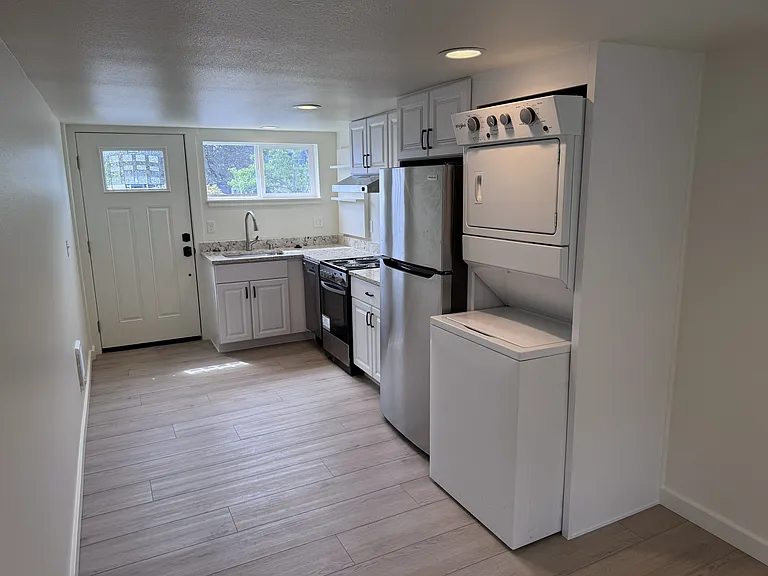 1008 Jenkins St — Photo 13
