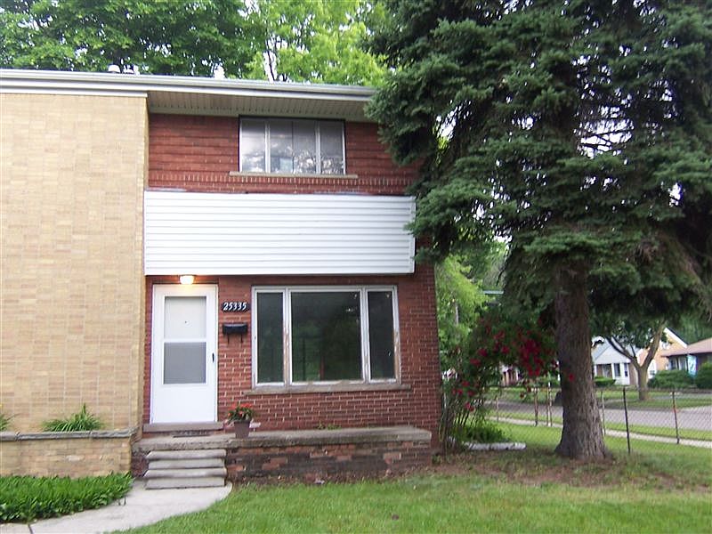 25335 Coolidge Outside