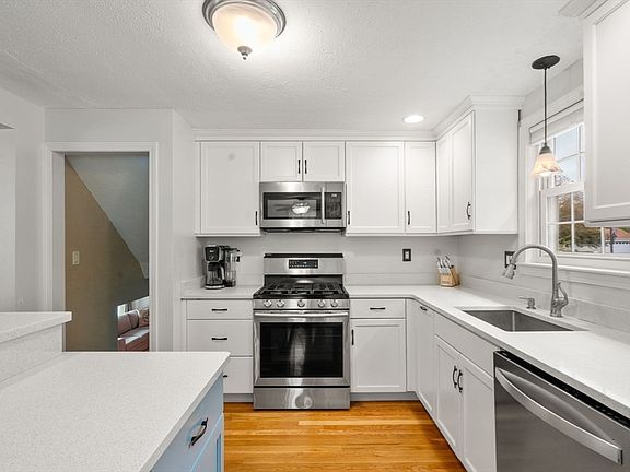 2nd image of 2 Forbes Rd