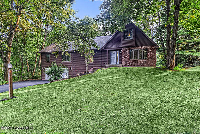 3rd image of 7 Vineyard Circle