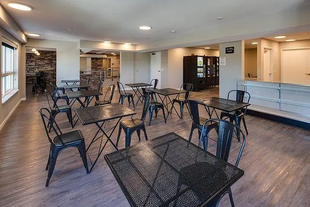 Newport Commons — Photo 8