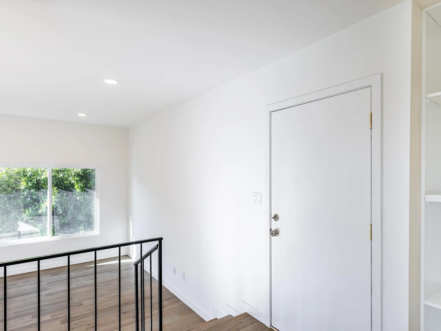 2 bed, 950 sqft, $4,895 — Photo 3