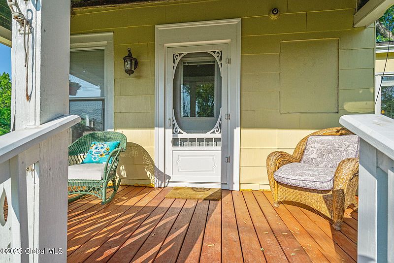 3rd image of 207 Maple Avenue