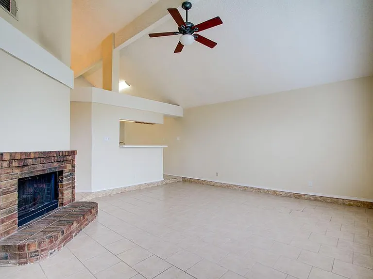 2104 Regency Dr — Photo 7