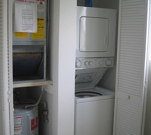 5th image of 928 SW 3rd St #205
