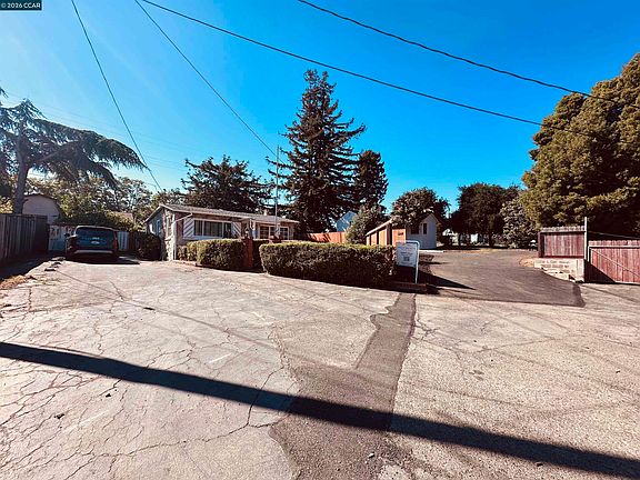3rd image of 447 Maple Ave