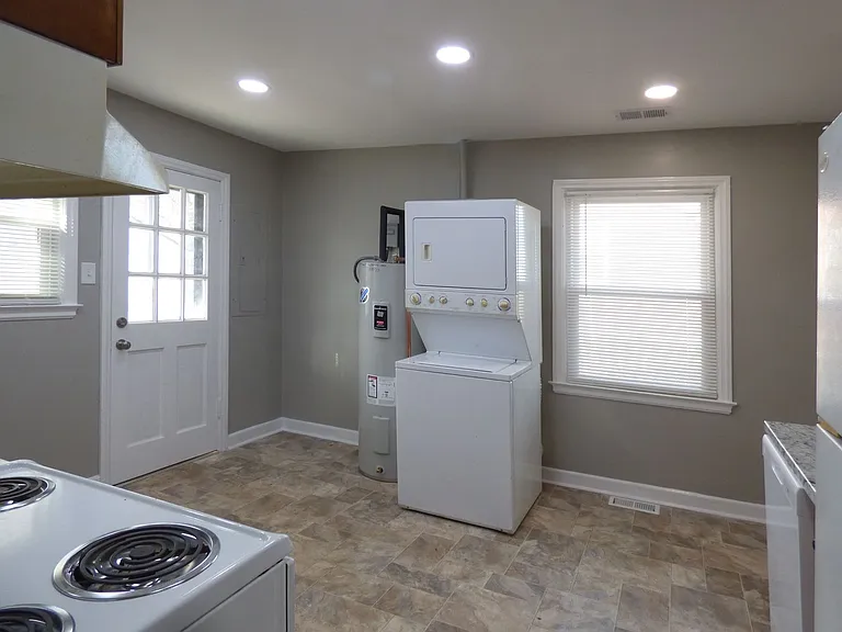 206 Broadview Dr — Photo 8