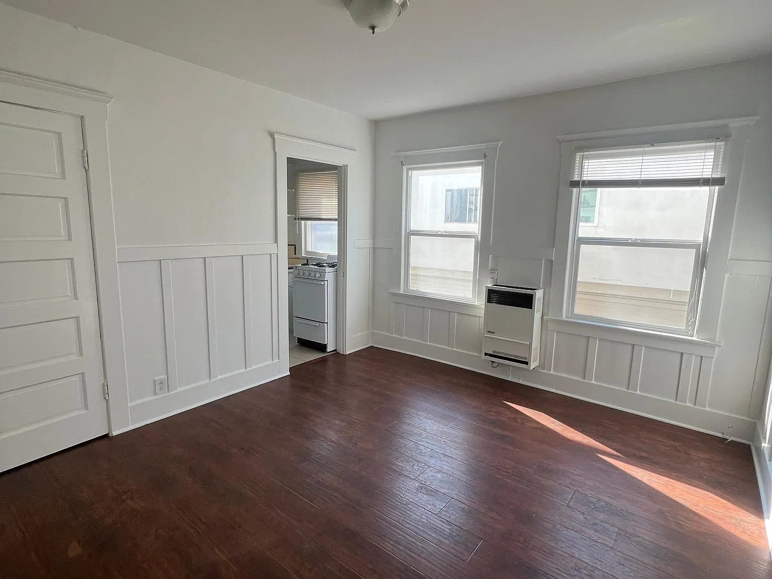 Studio, 420 sqft, $2,075 — Photo 4