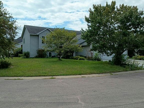3rd image of 139 Cedar Dr S