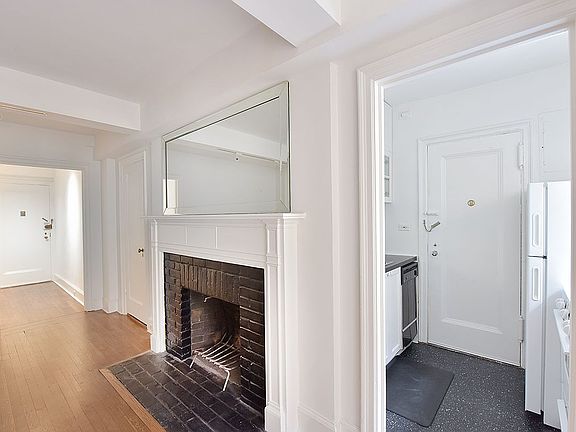 3rd image of 434 E 52nd St APT 8A