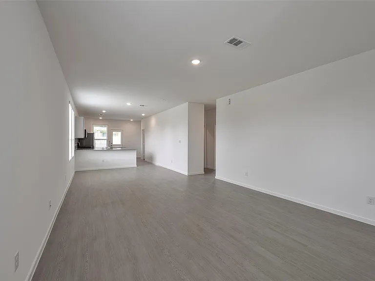 905 Silver Buckle Ln — Photo 6
