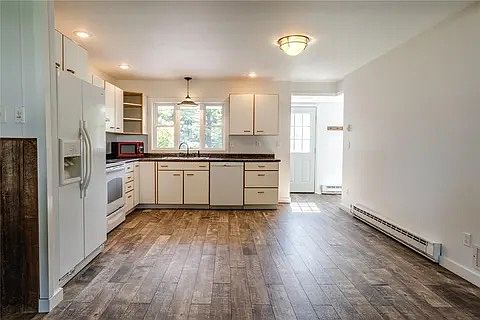 4th image of 203 Florence Ave