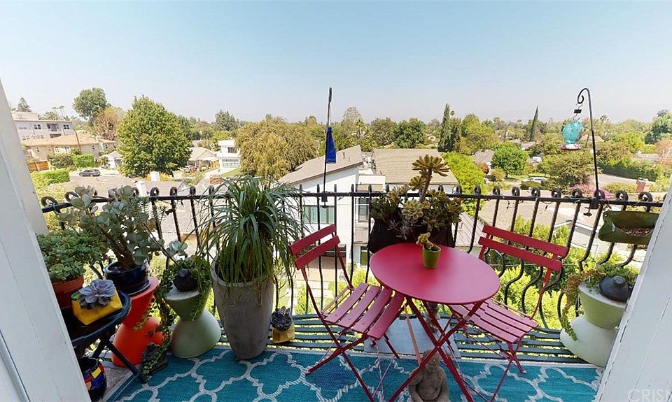 1st image of 12407 Moorpark St APT 303