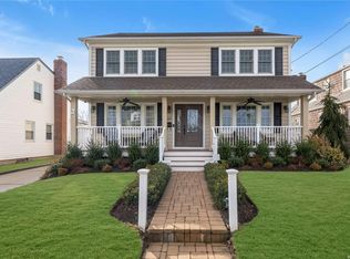 247 Raff Ave, Mineola, NY 11501