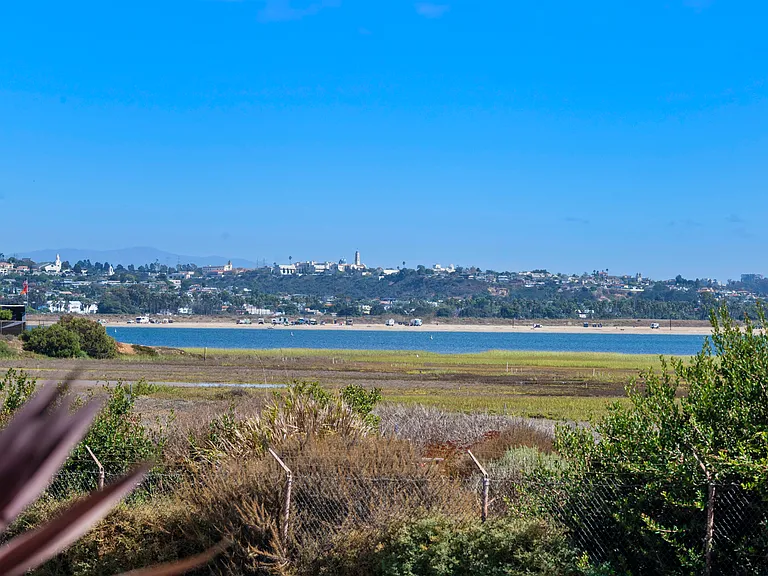 2050 Pacific Beach Dr #102 — Photo 9