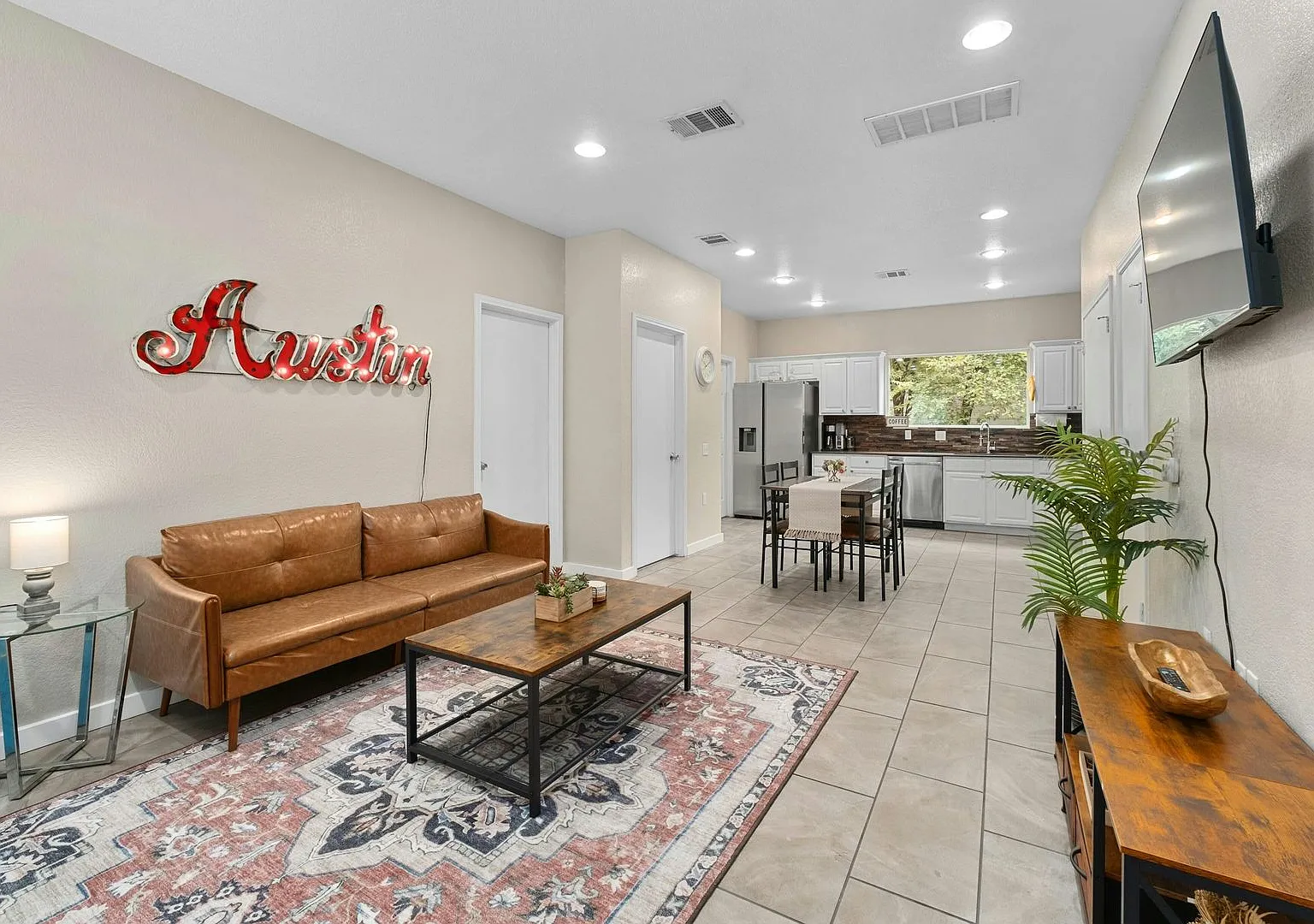 2917 E 16th St #A - Great Remodeled free standing House with a yard in booming East Austin. — Photo 1