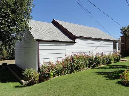 2nd image of 1314 Maple St