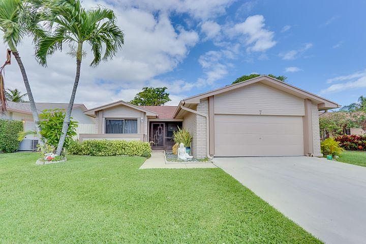 1st image of 77 Fawlkland Cir