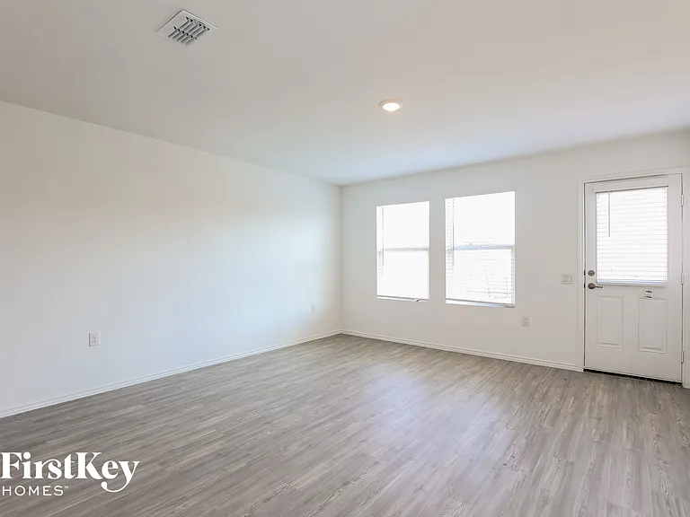 4547 Emma Way — Photo 2