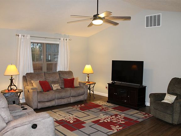 3rd image of 2915 Farrington Ct