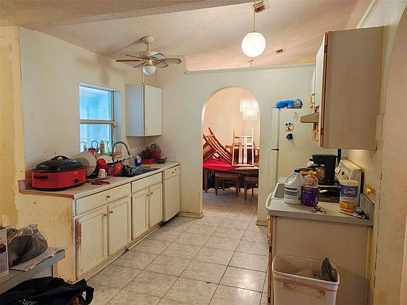 3rd image of 959 GASCONY COURT