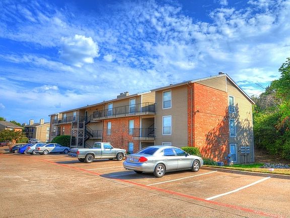 4th image of 811 NE Green Oaks Blvd #711392