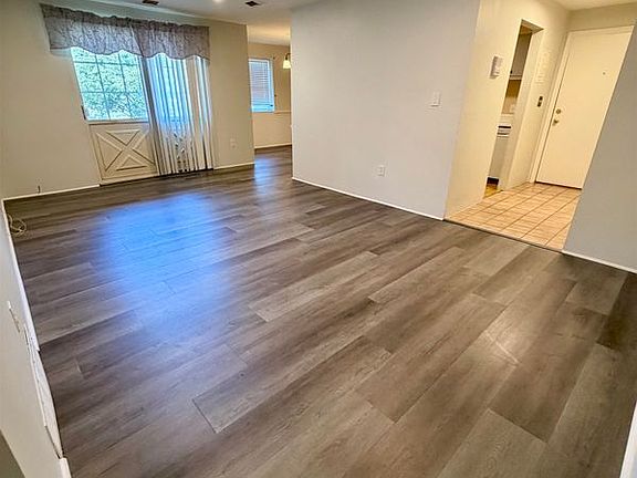 4th image of 9 Louisburg Sq APT 5
