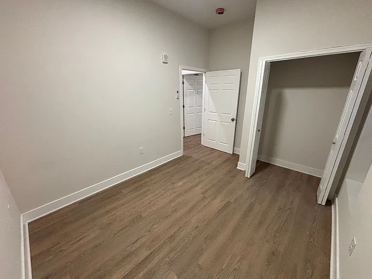 1032 W Hamilton St — Photo 4
