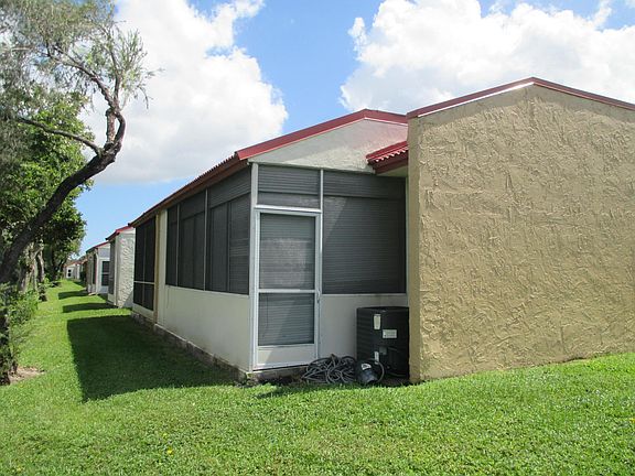 5th image of 409 Lake Helen Drive