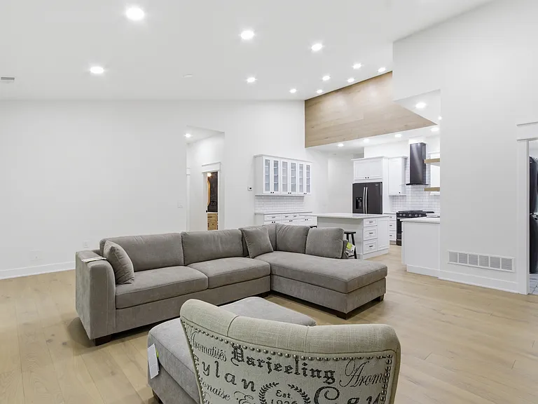 130 McKinley Dr — Photo 15