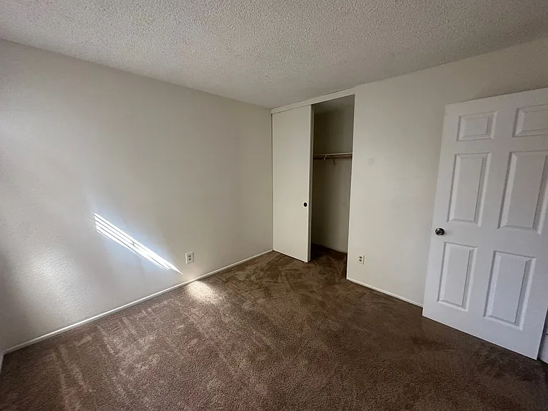 401 Tepatitlan Ct — Photo 8