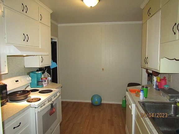 5th image of 375 E Camellia Dr